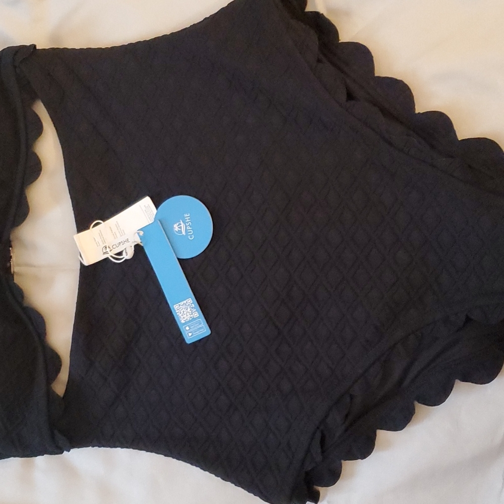 Swimsuit - Picture 2 of 4
